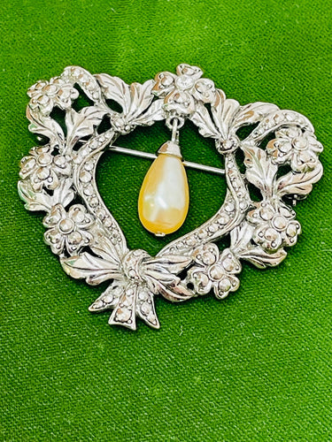 Silver Floral Reef with Pearl Dangle Devil's Details